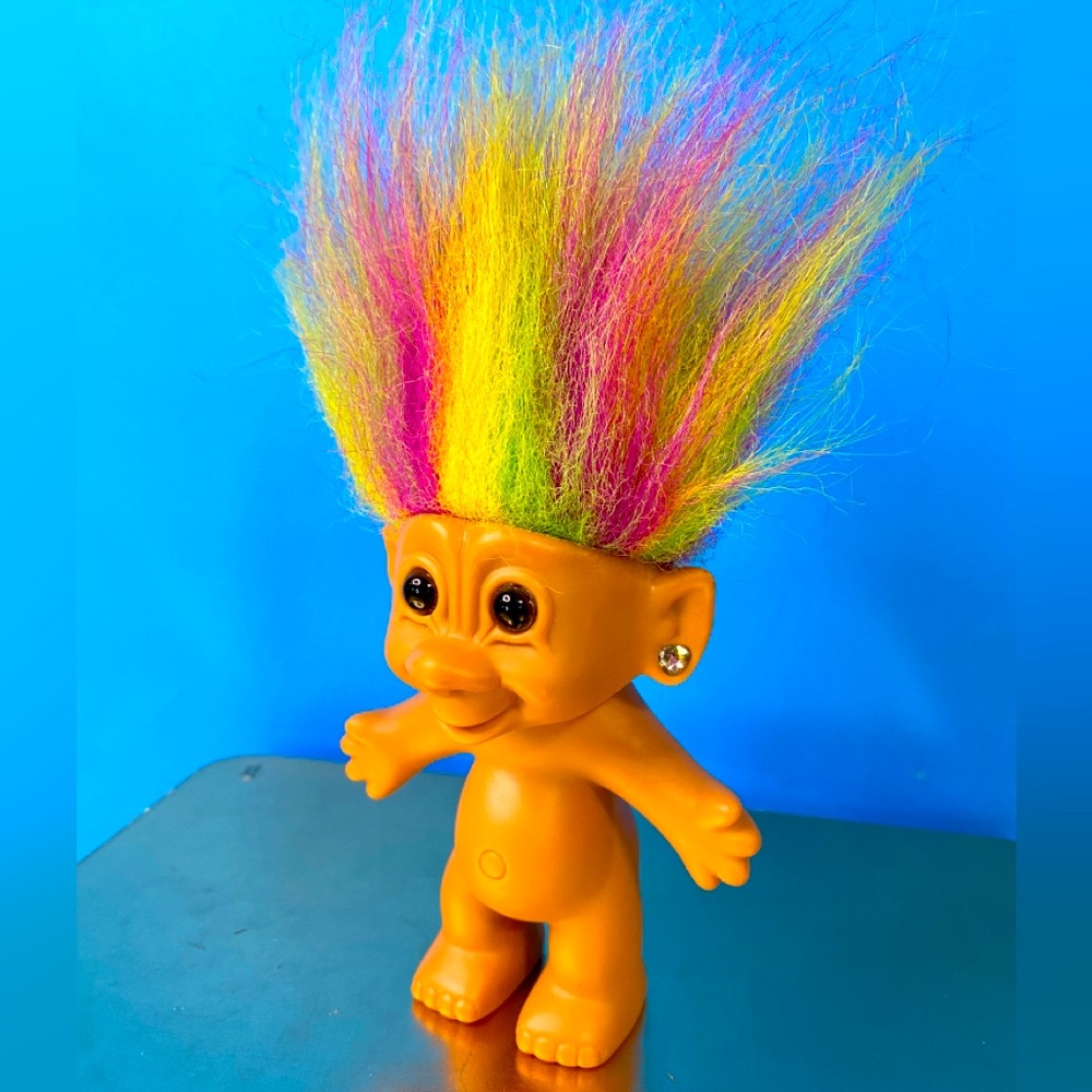 RAINBOW LUCKY TROLL DOLL VTG BRIGHT OF AMERICA HAS HEART SHAPED GEM EARRING